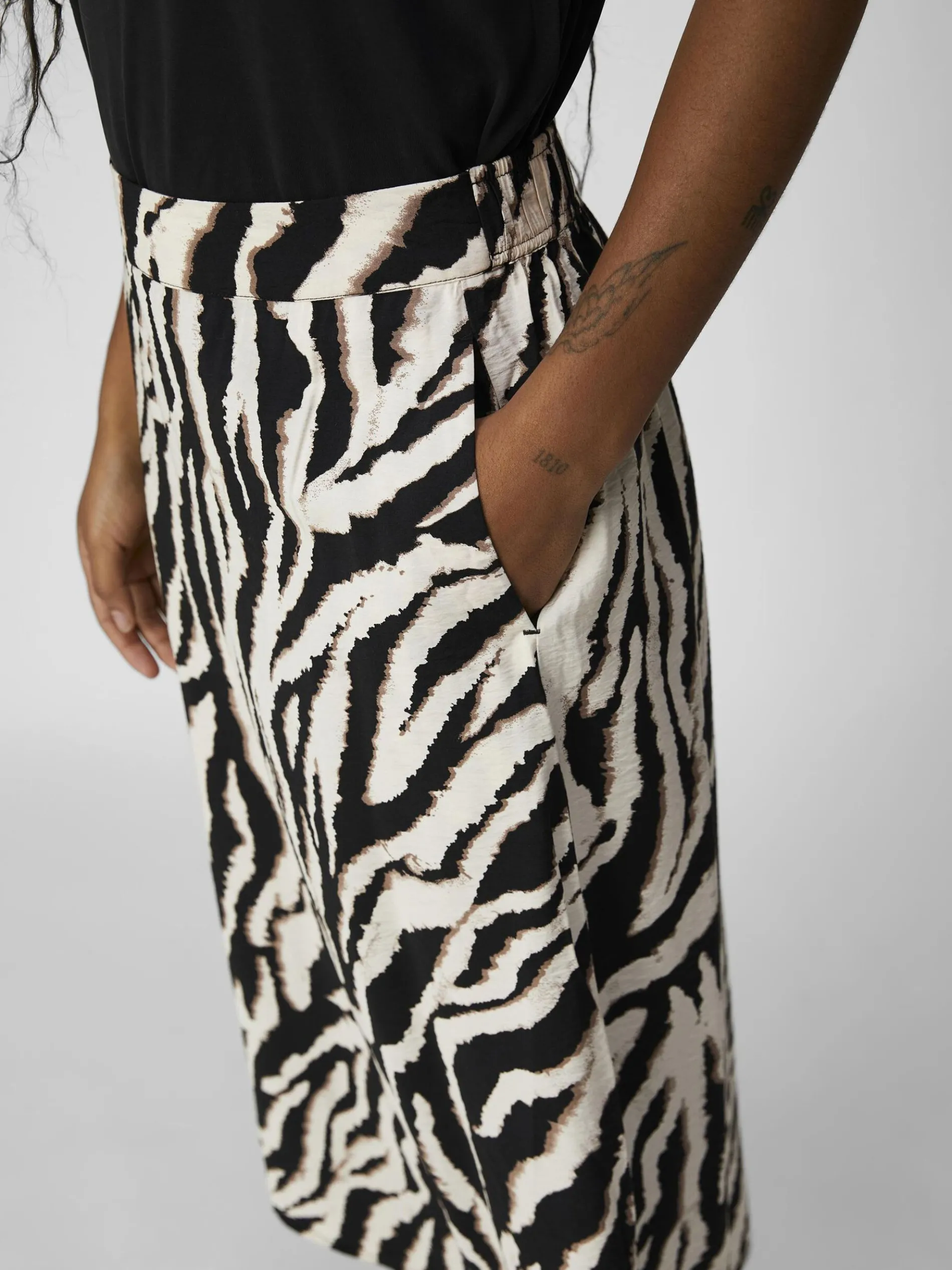 BEDRUKT MIDDELLANGE ROK