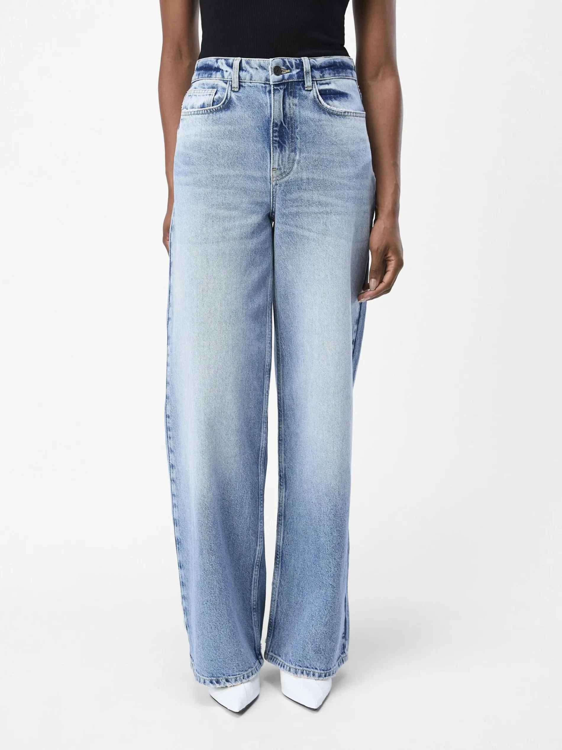 HIGH-WAIST LOOSE FIT JEANS