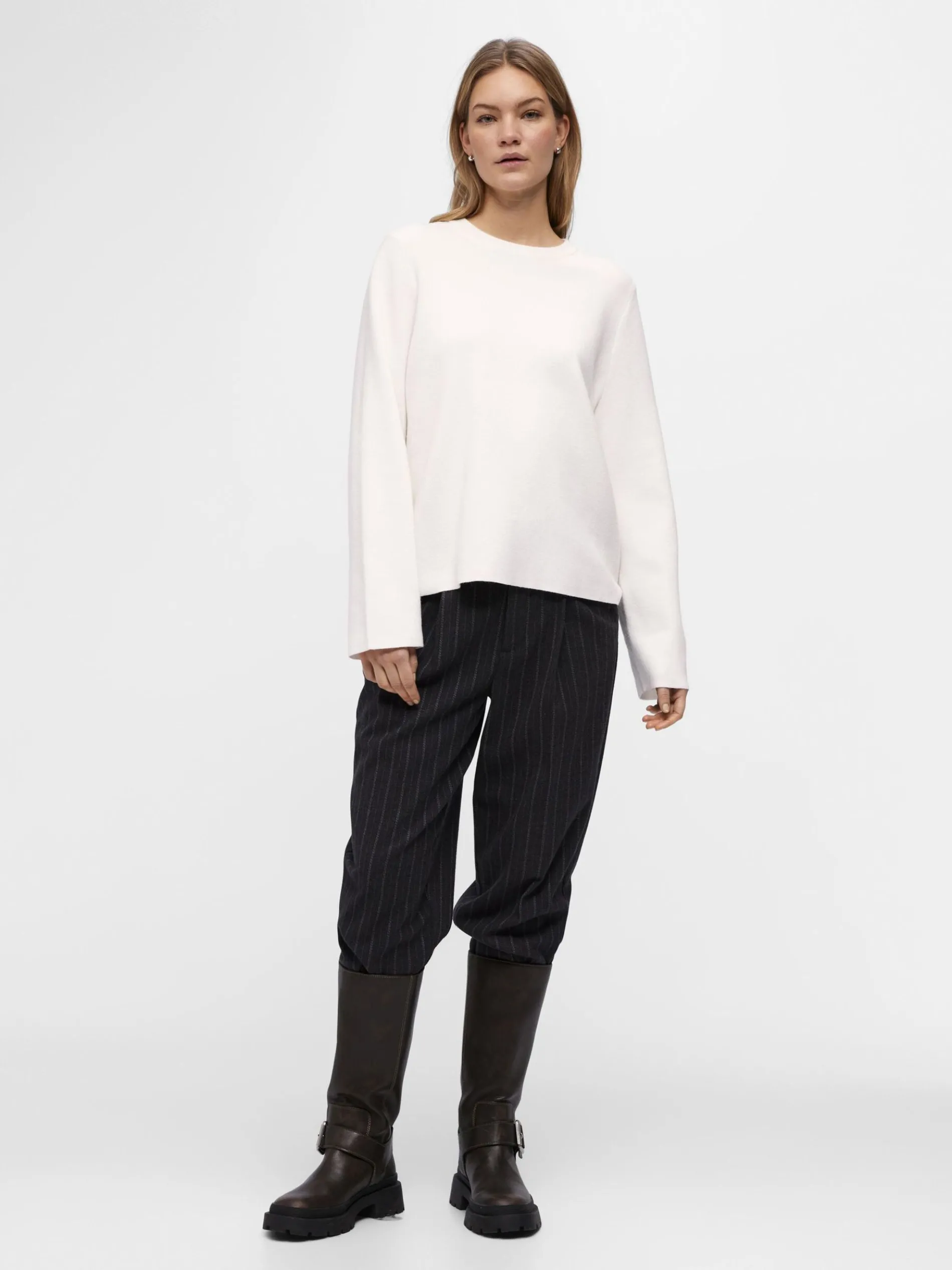 LANGE MOUWEN GEBREIDE TRUI