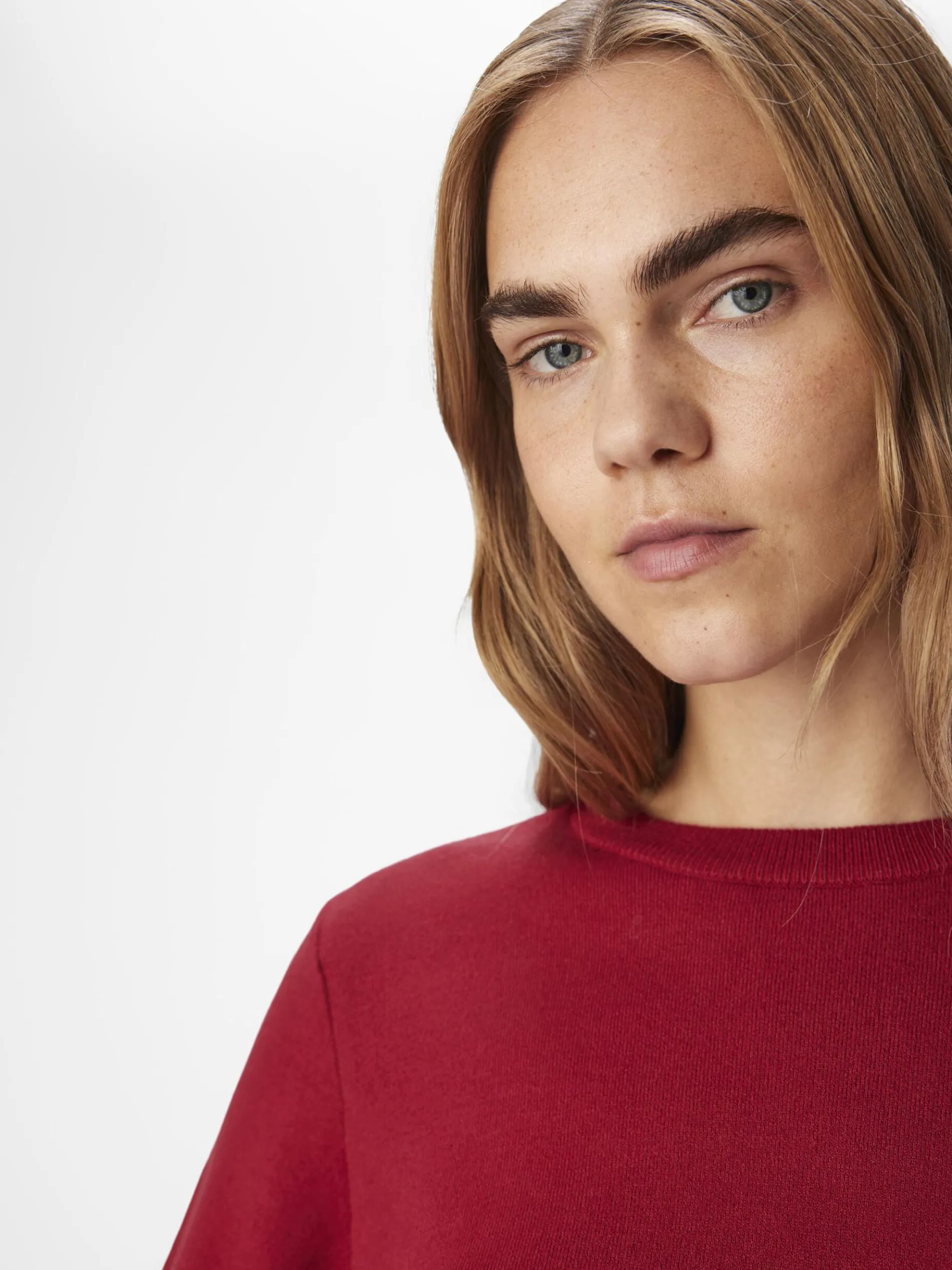 LANGE MOUWEN GEBREIDE TRUI