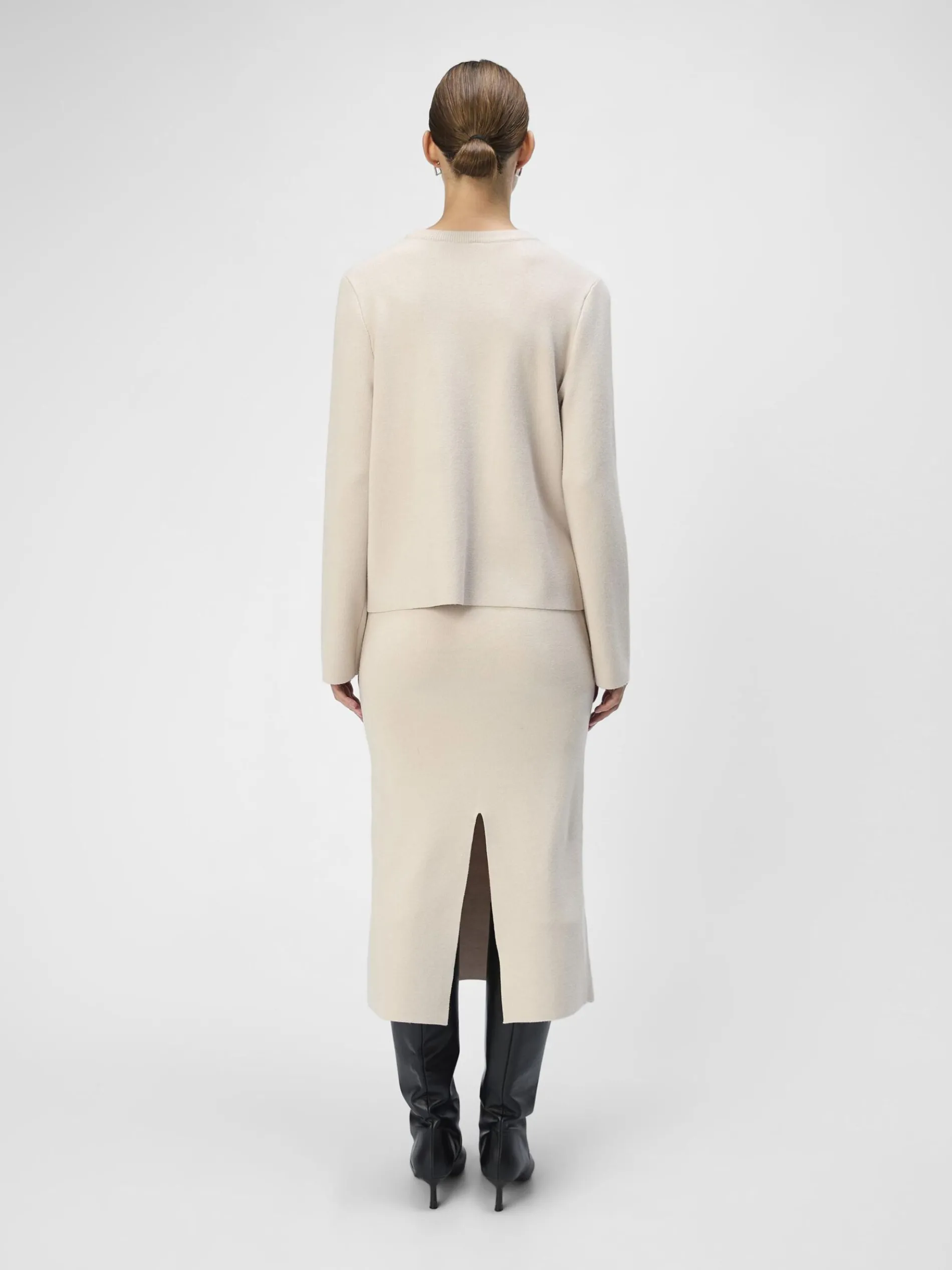 LANGE MOUWEN GEBREIDE TRUI