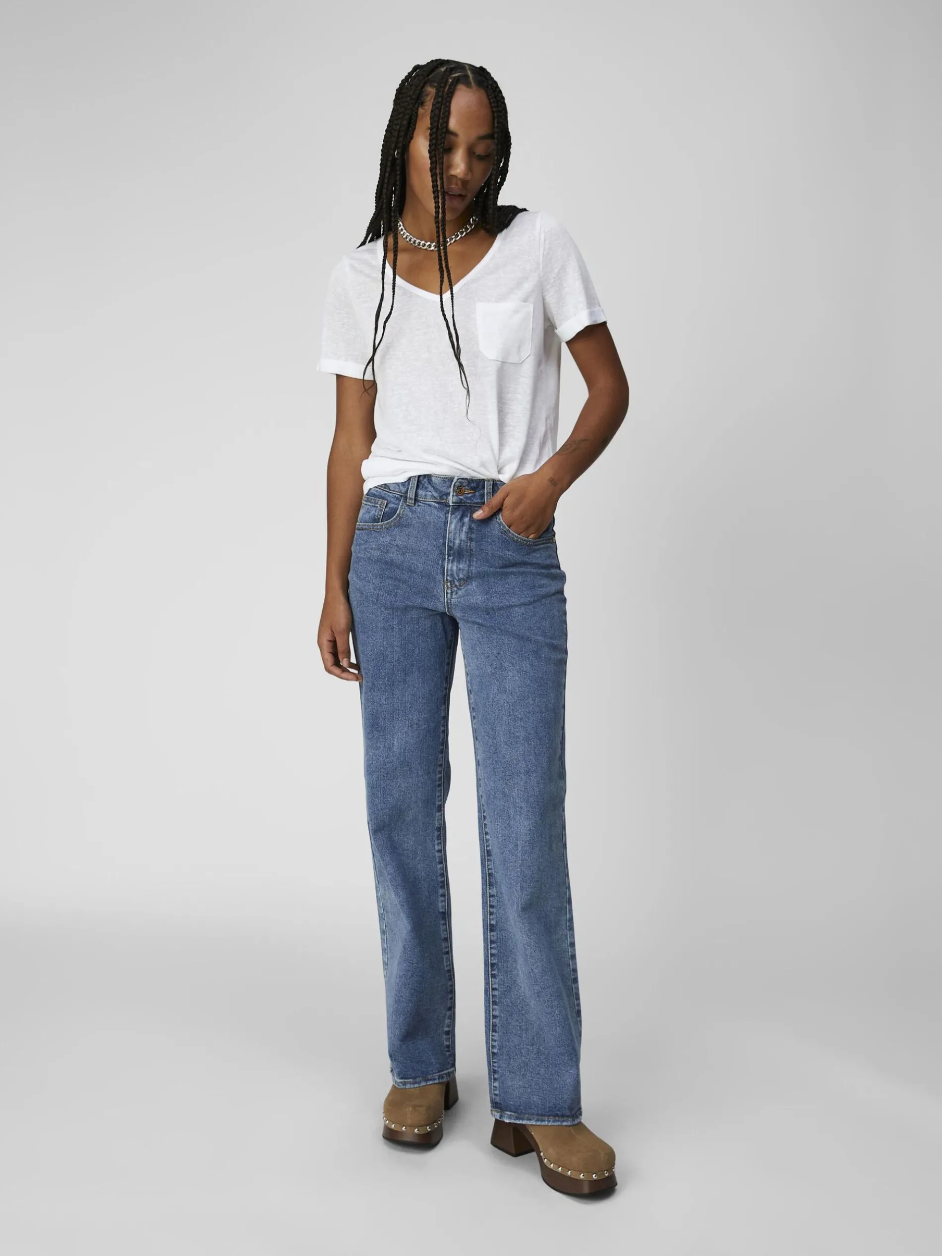 MID-WAIST WIDE FIT JEANS