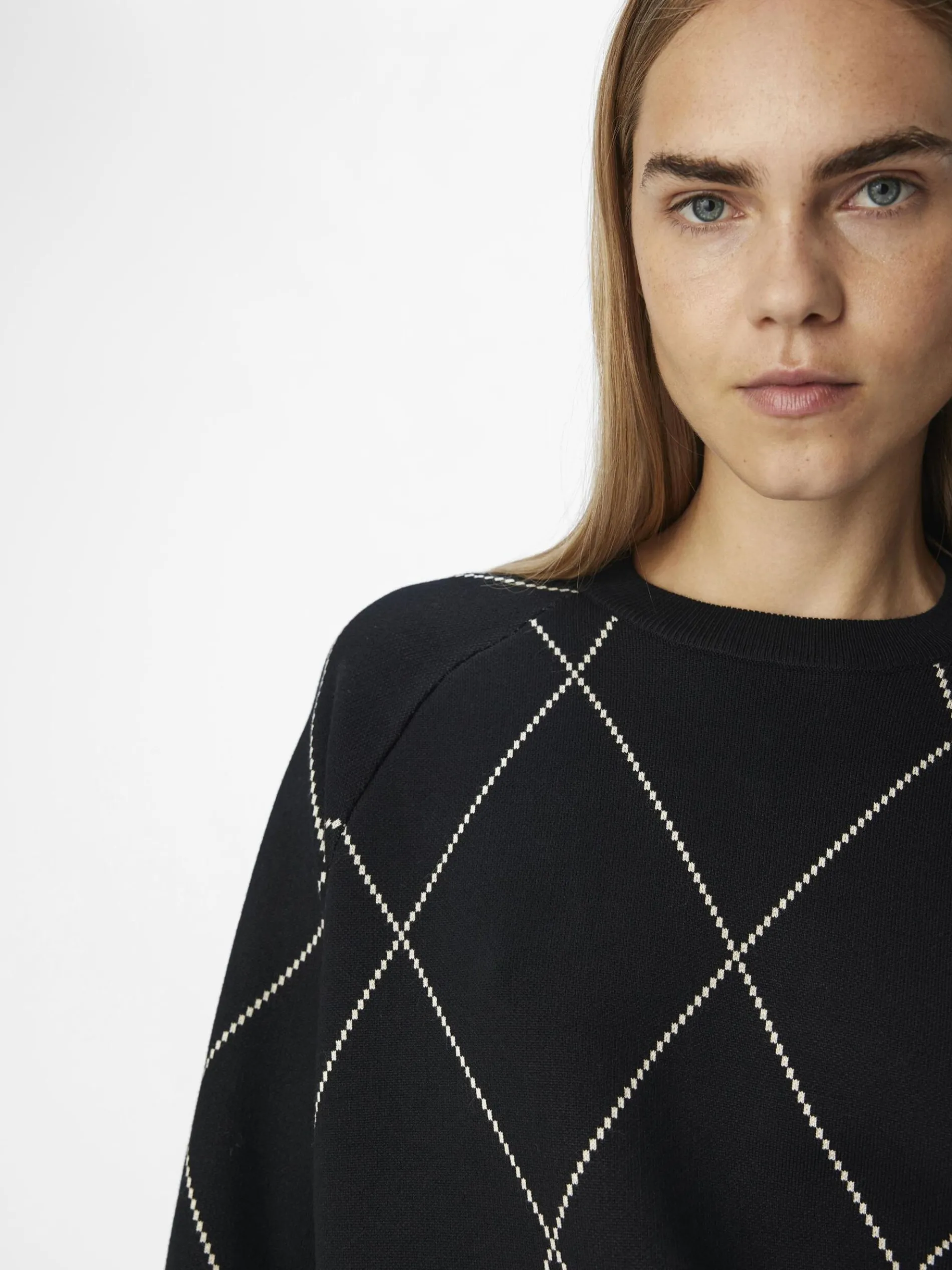 OBJESTER GEBREIDE TRUI