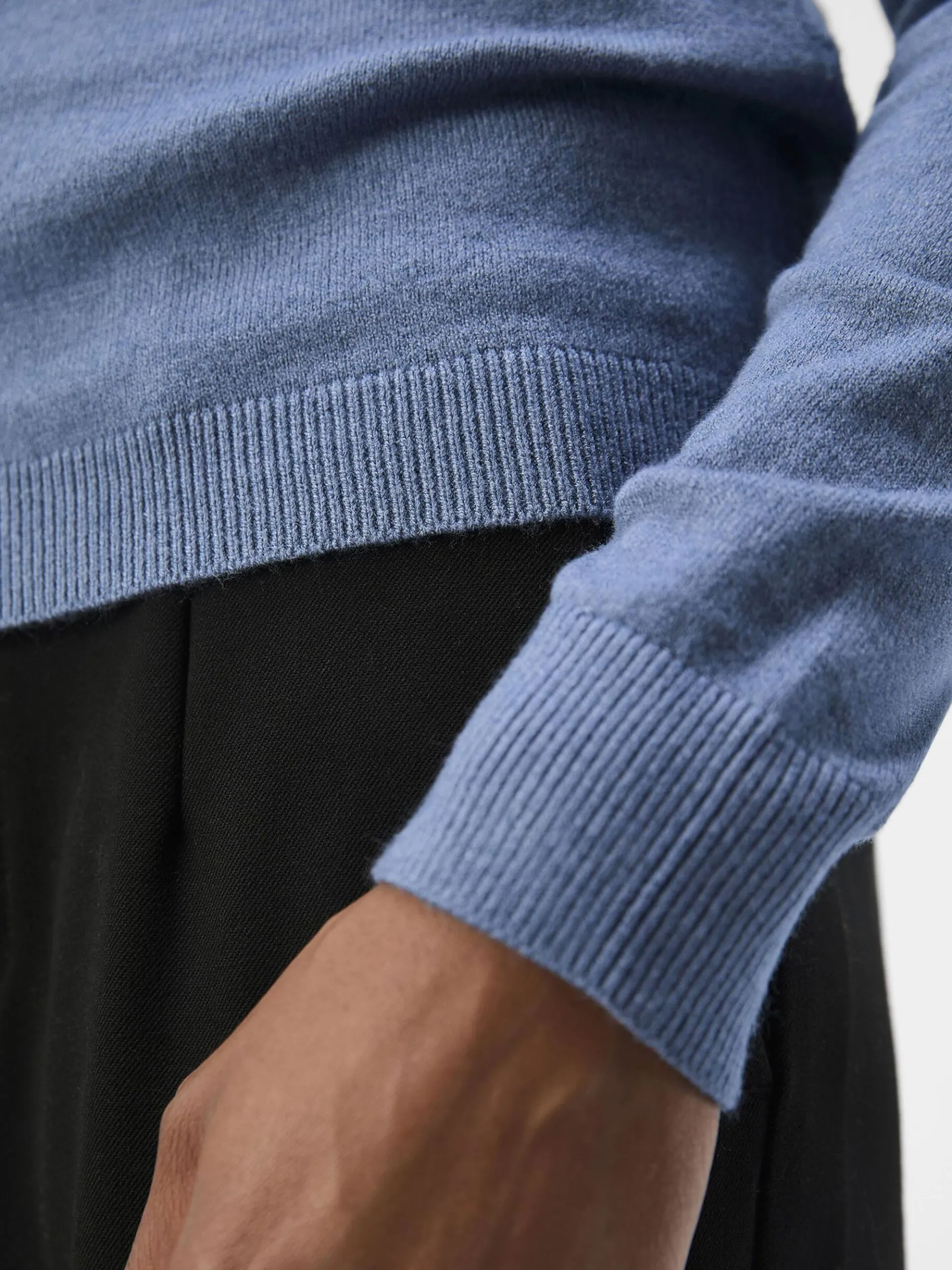 OBJTHESS GEBREIDE TRUI