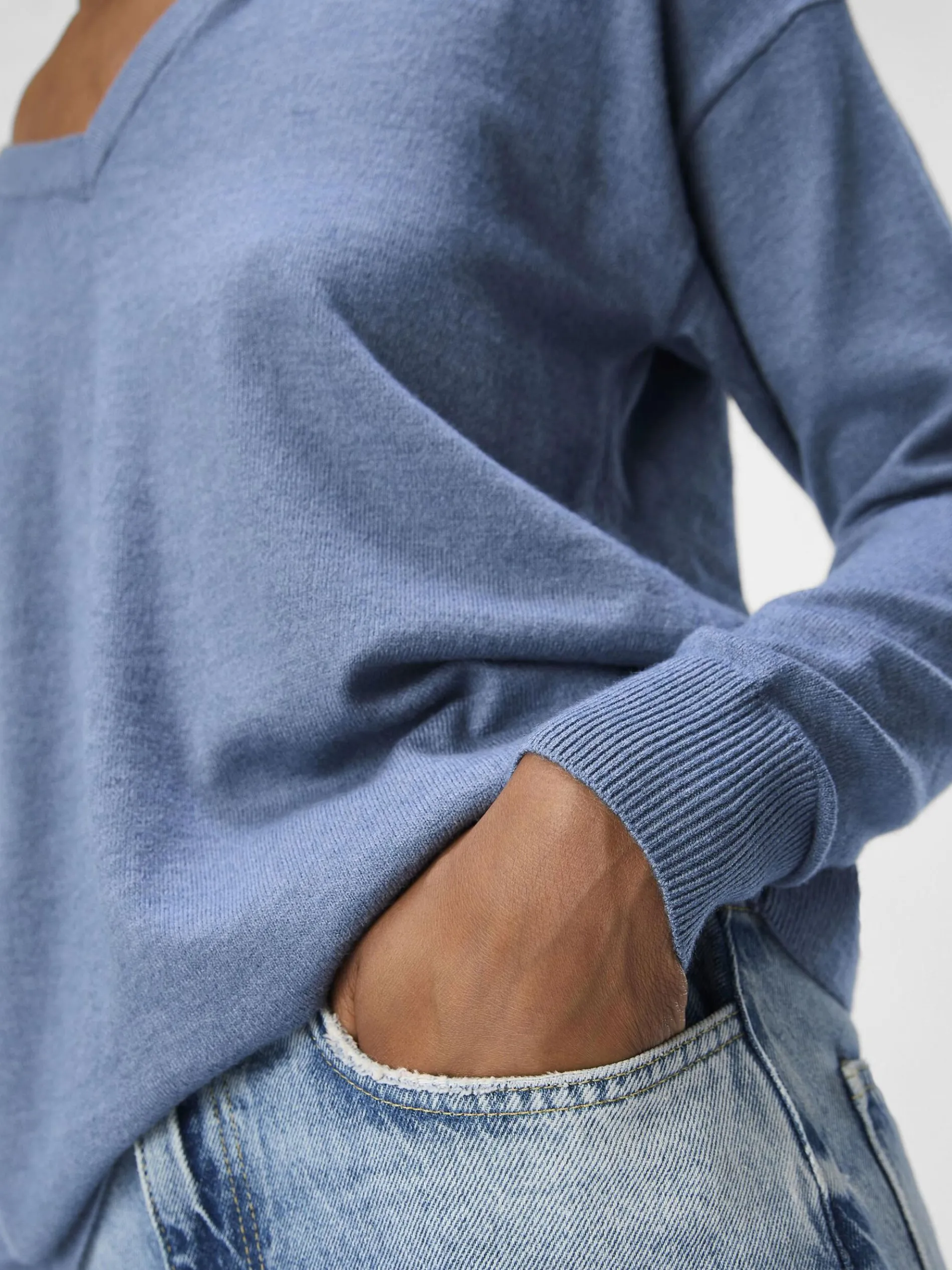 OBJTHESS GEBREIDE TRUI