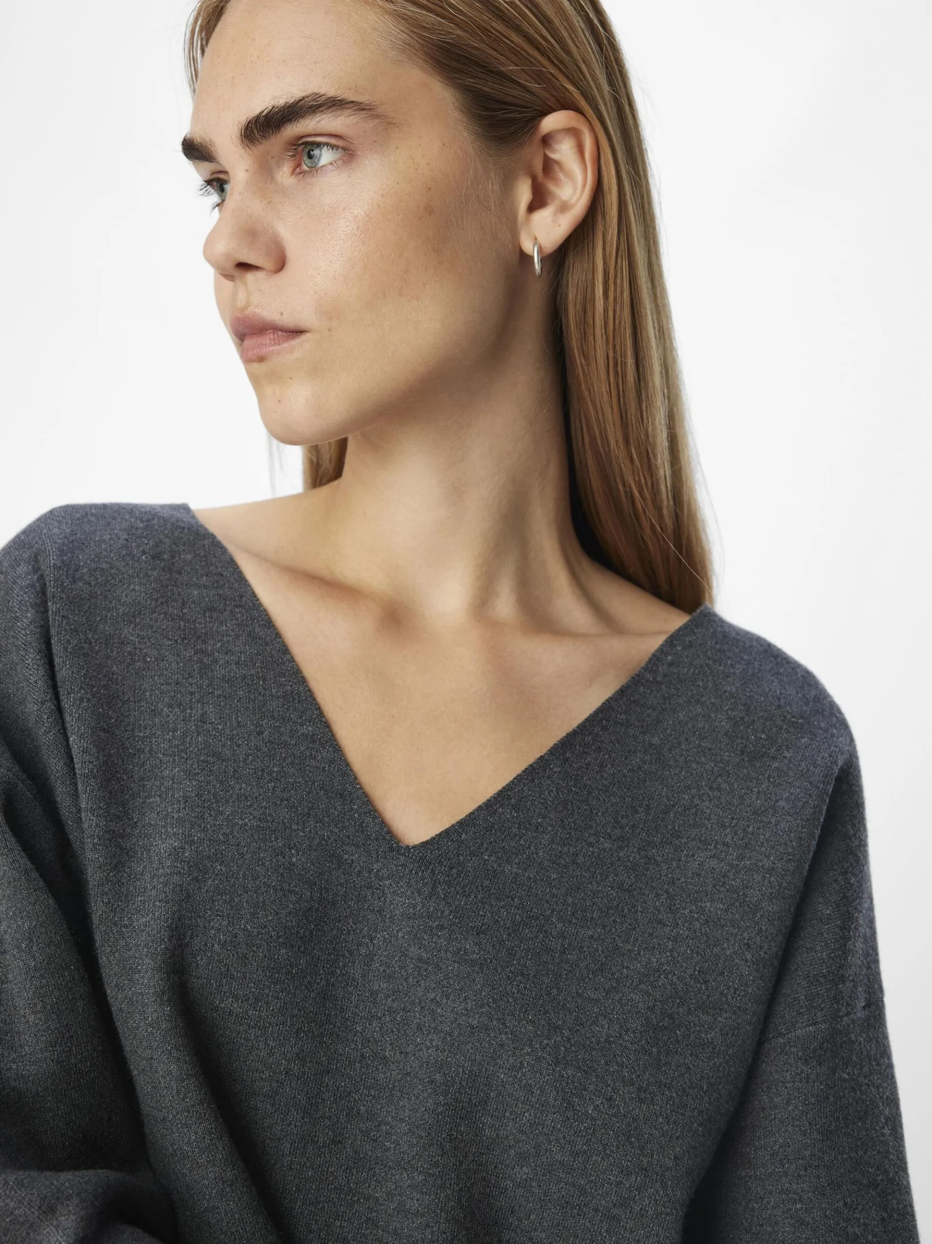 V-HALS GEBREIDE TRUI