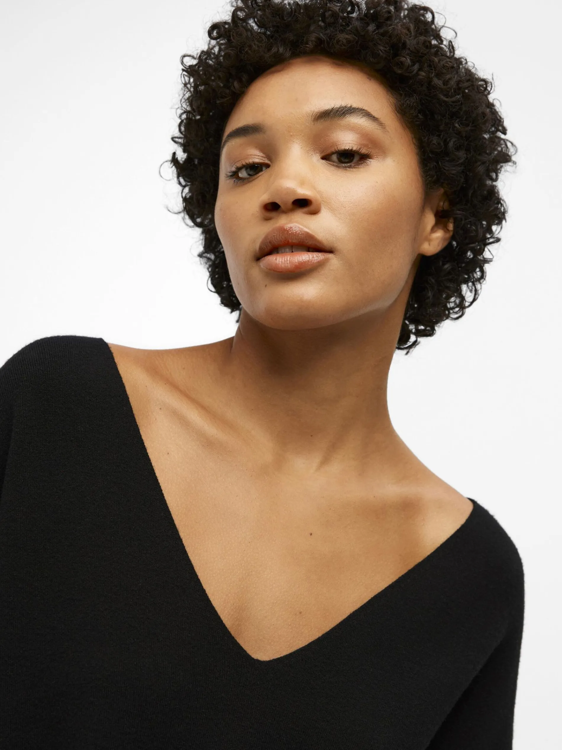 V-HALS GEBREIDE TRUI