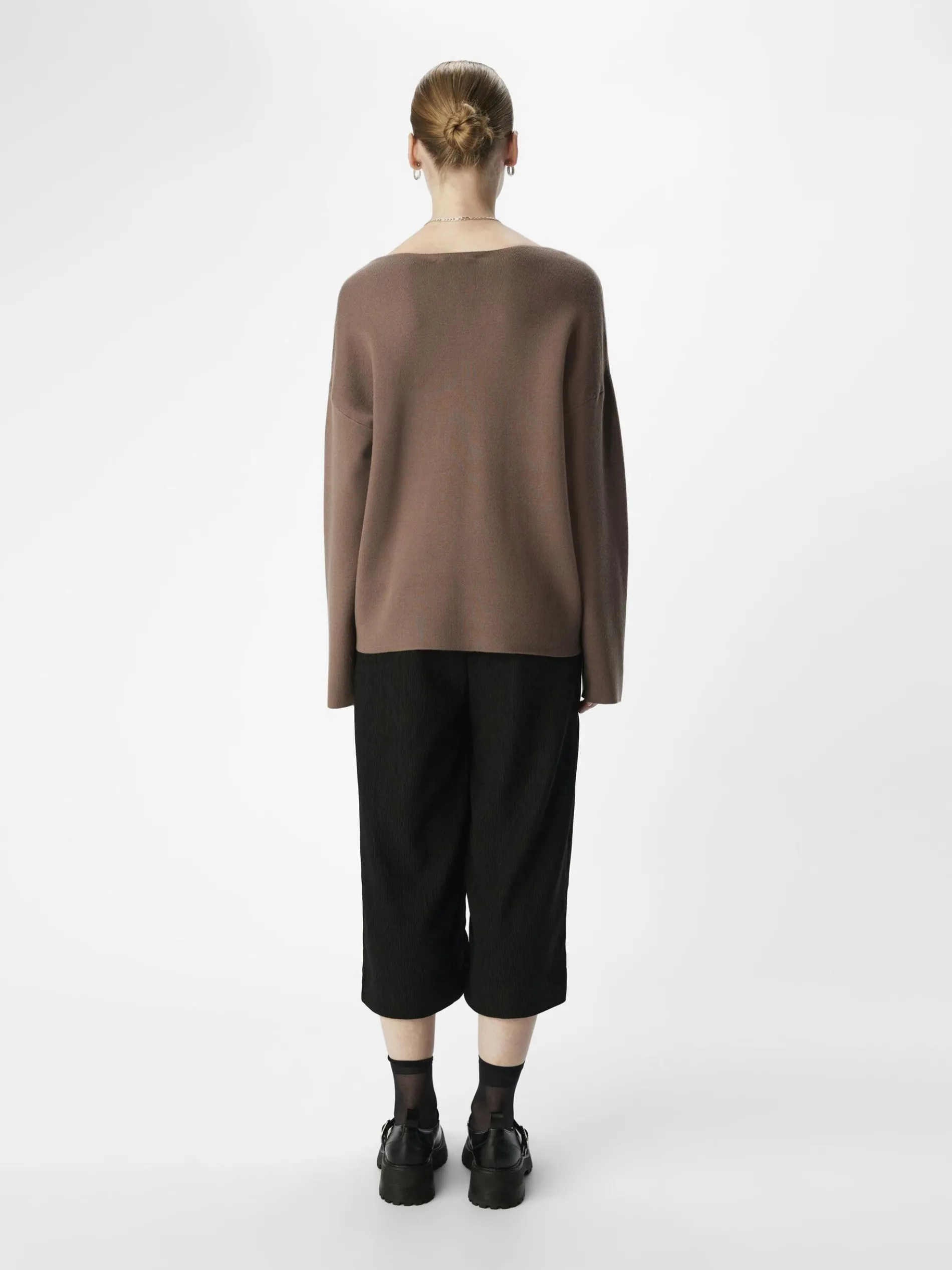 V-HALS GEBREIDE TRUI