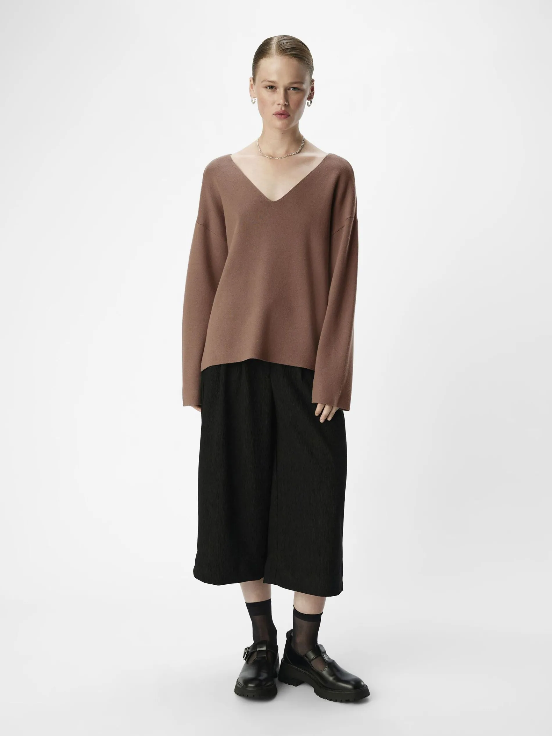 V-HALS GEBREIDE TRUI