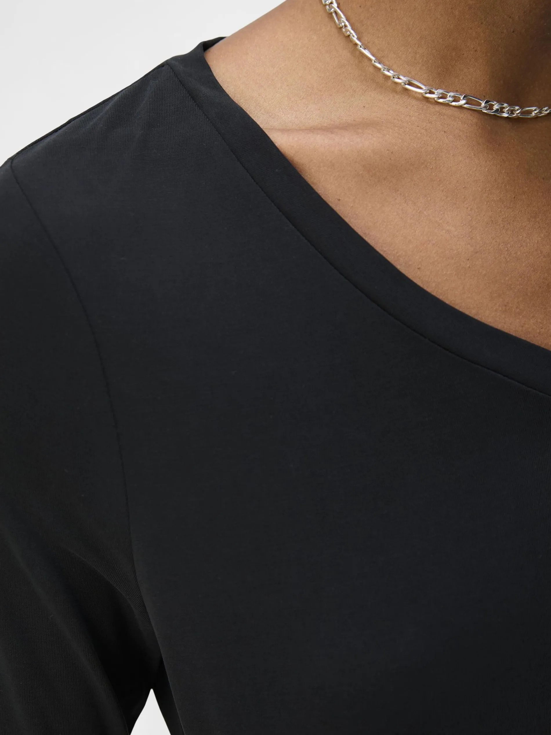 V-HALS TOP MET LANGE MOUWEN