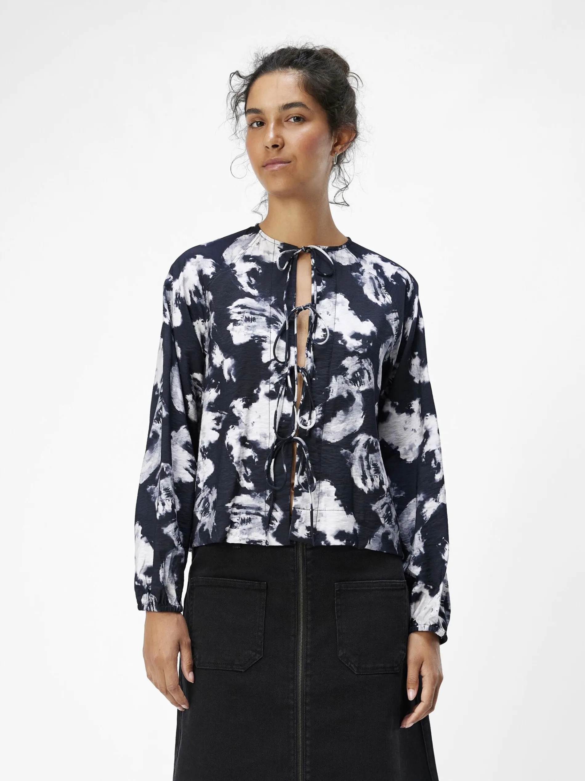 VOORKANT MET STRIKSLUITING TOP