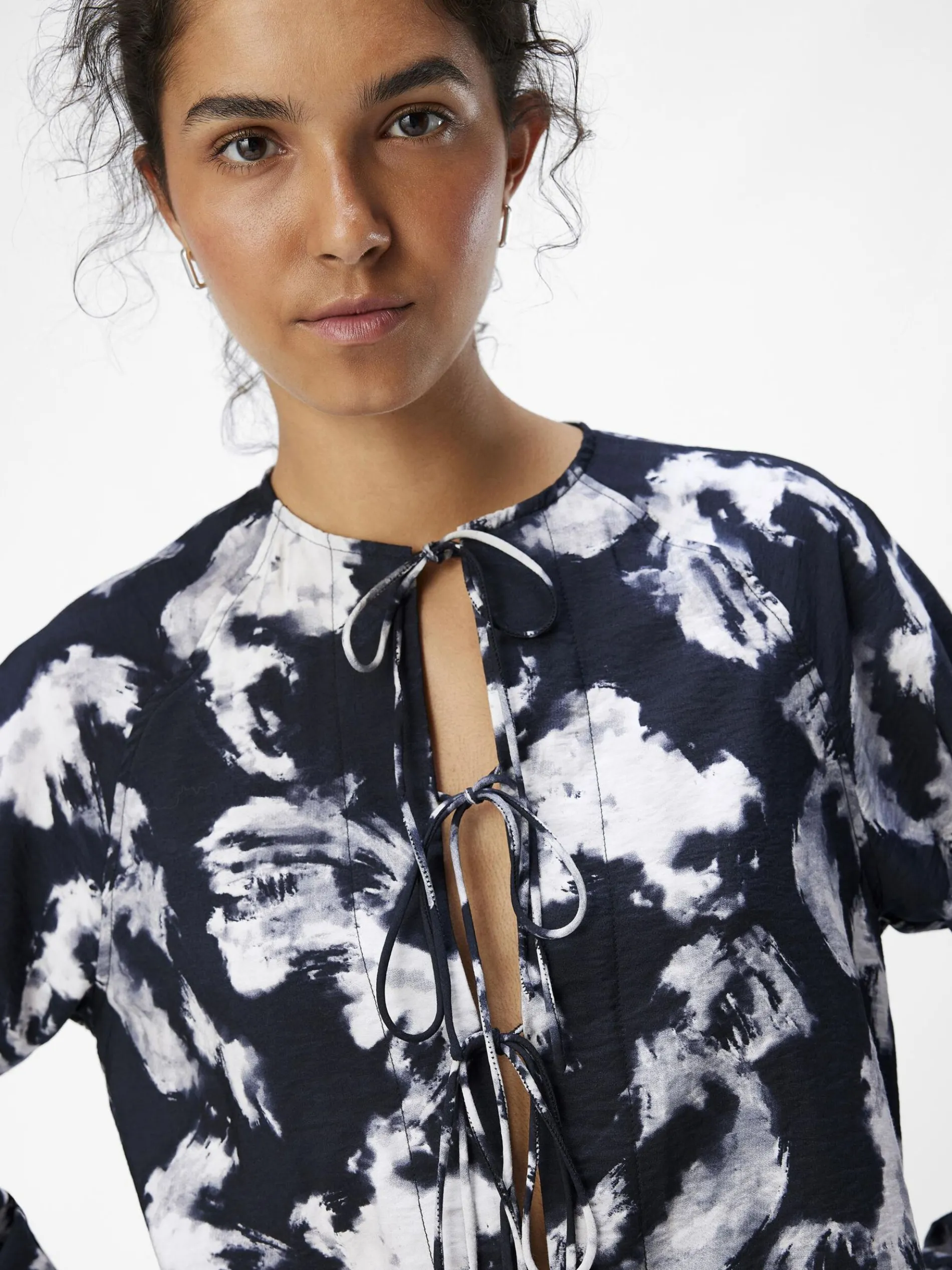 VOORKANT MET STRIKSLUITING TOP