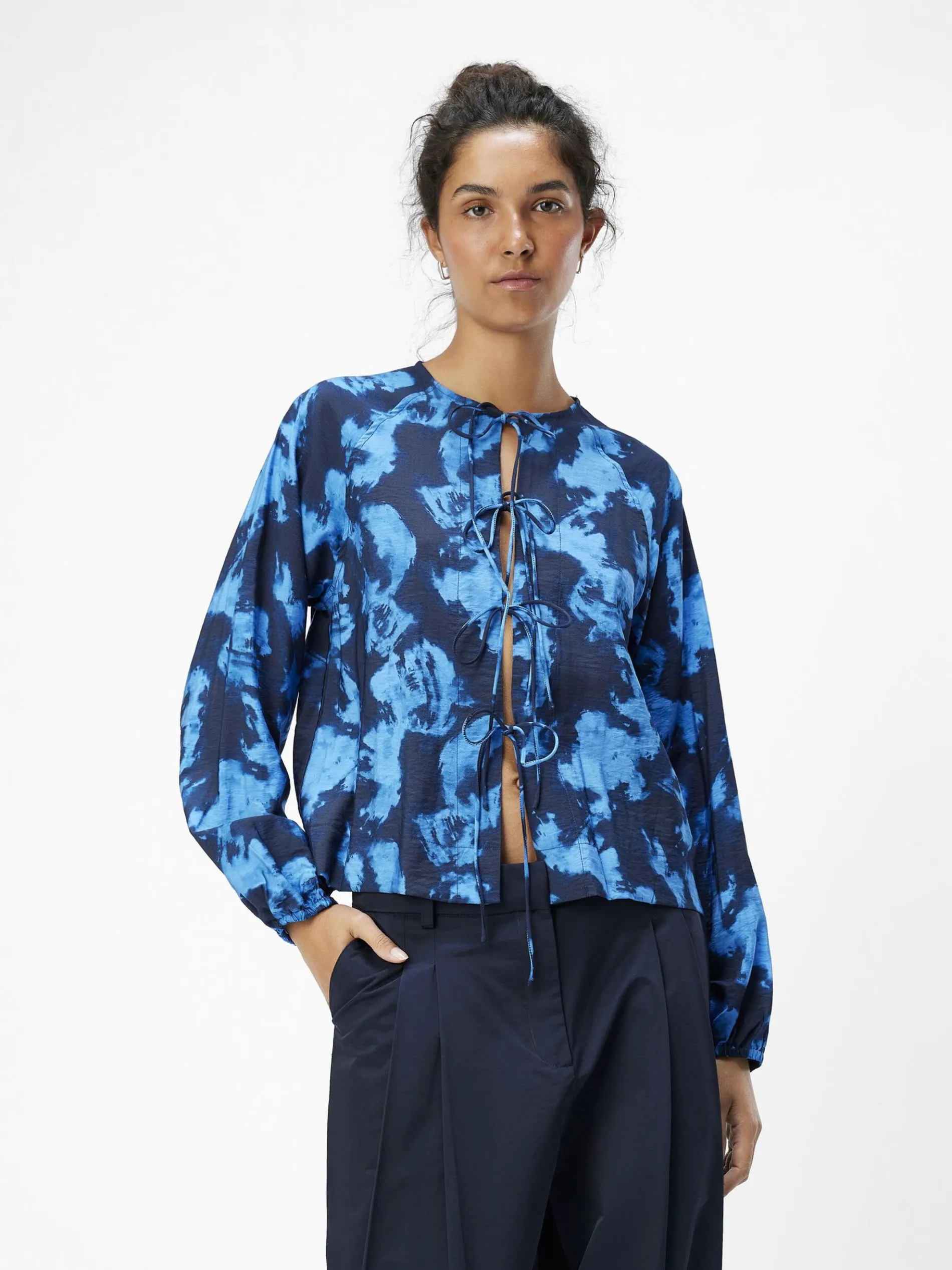 VOORKANT MET STRIKSLUITING TOP